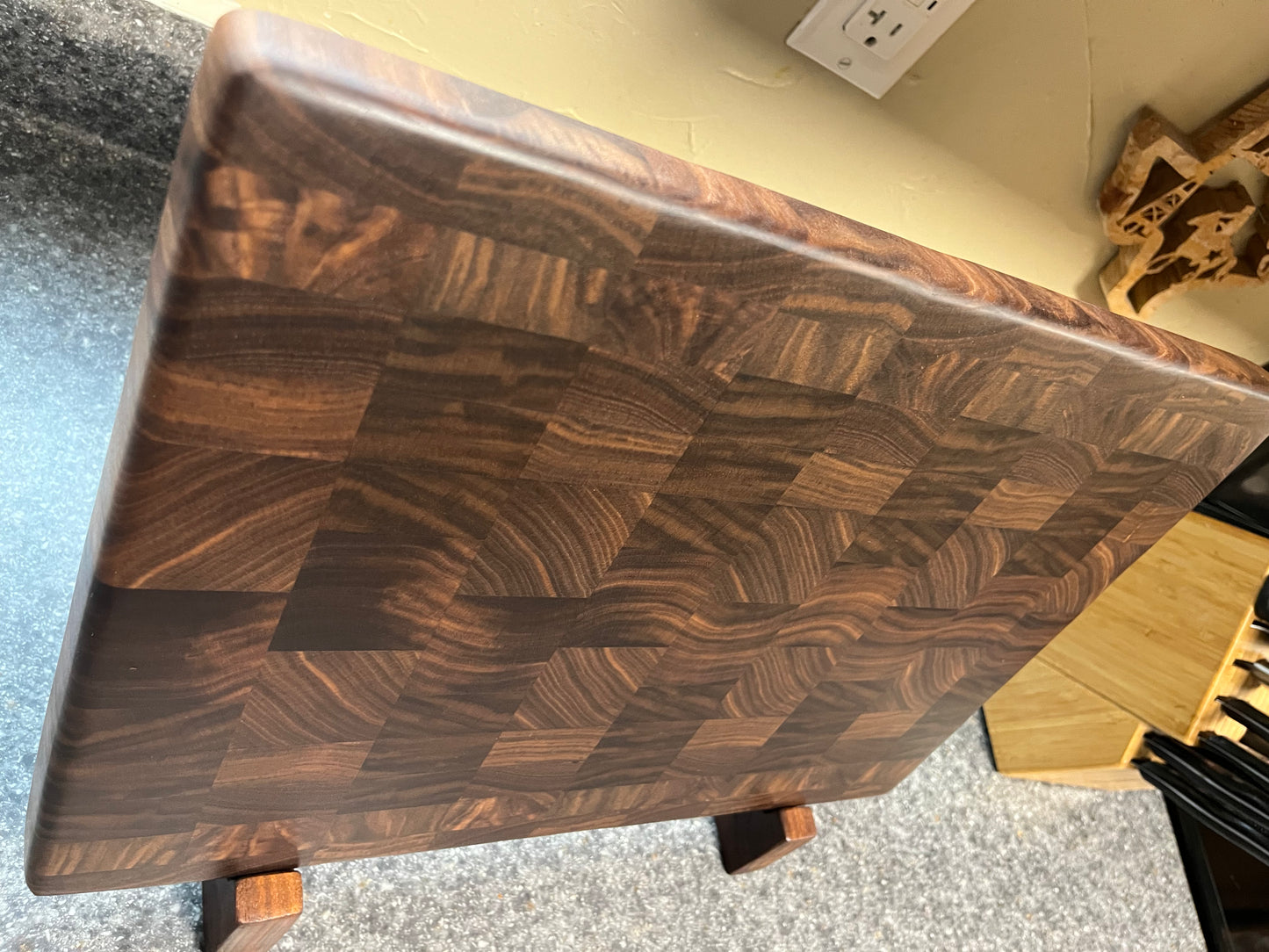 Walnut- End Grain Cutting Board – 16-1/2" x 11-1/2" x 1-1/4"