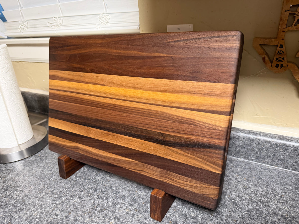 17-1/2"X11-1/2"X1-1/2" Walnut Edge Grain Cutting Board w/Hand Holds on ends of board