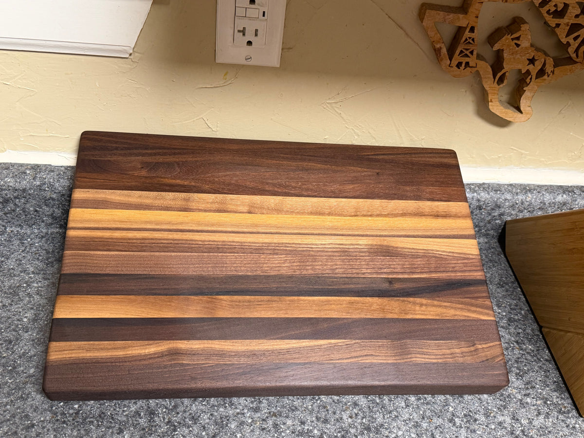 17-1/2"X11-1/2"X1-1/2" Walnut Edge Grain Cutting Board w/Hand Holds on ends of board