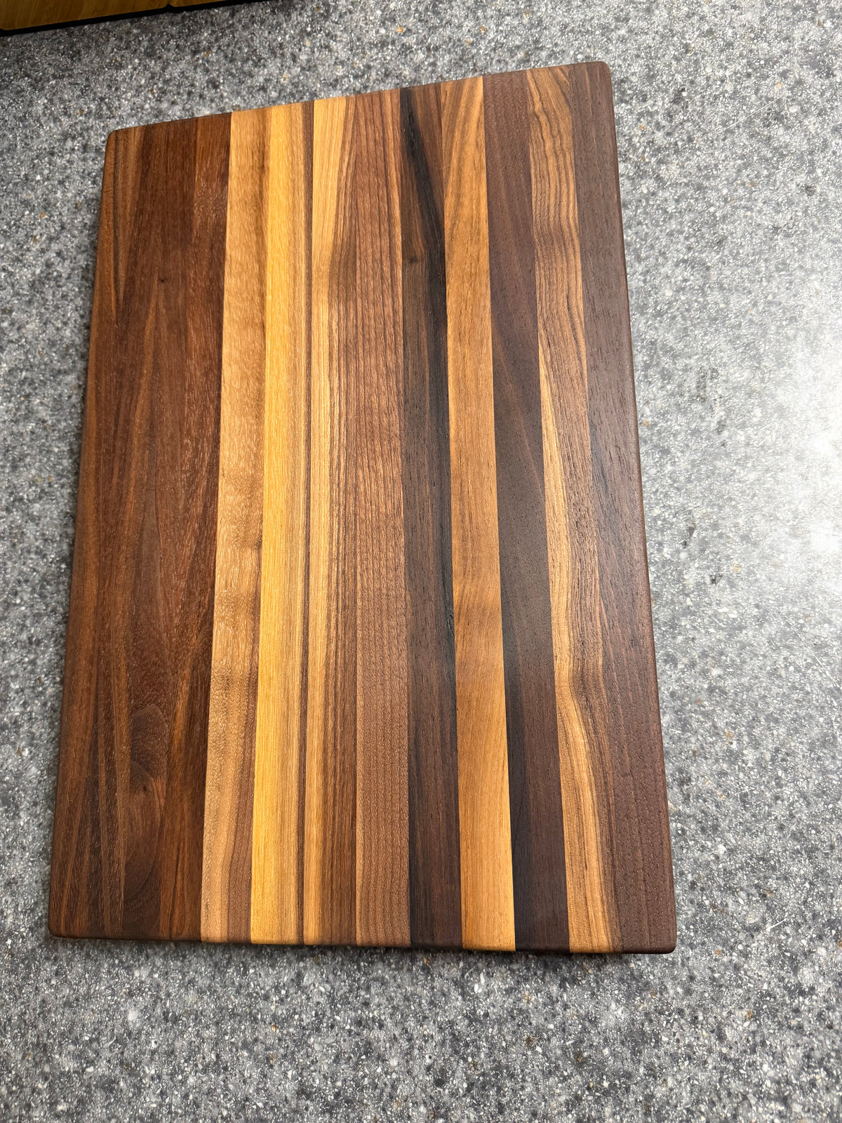 17-1/2"X11-1/2"X1-1/2" Walnut Edge Grain Cutting Board w/Hand Holds on ends of board