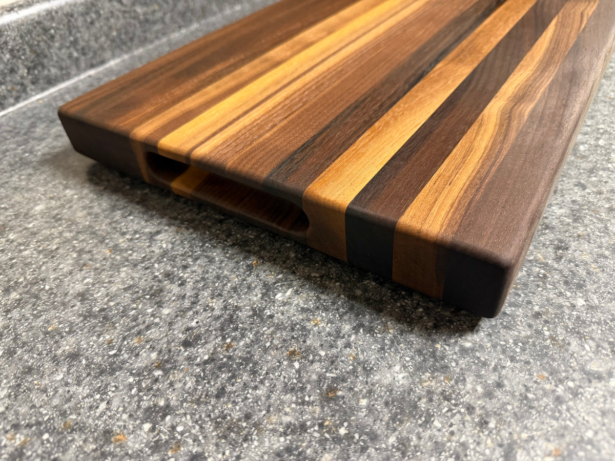 17-1/2"X11-1/2"X1-1/2" Walnut Edge Grain Cutting Board w/Hand Holds on ends of board