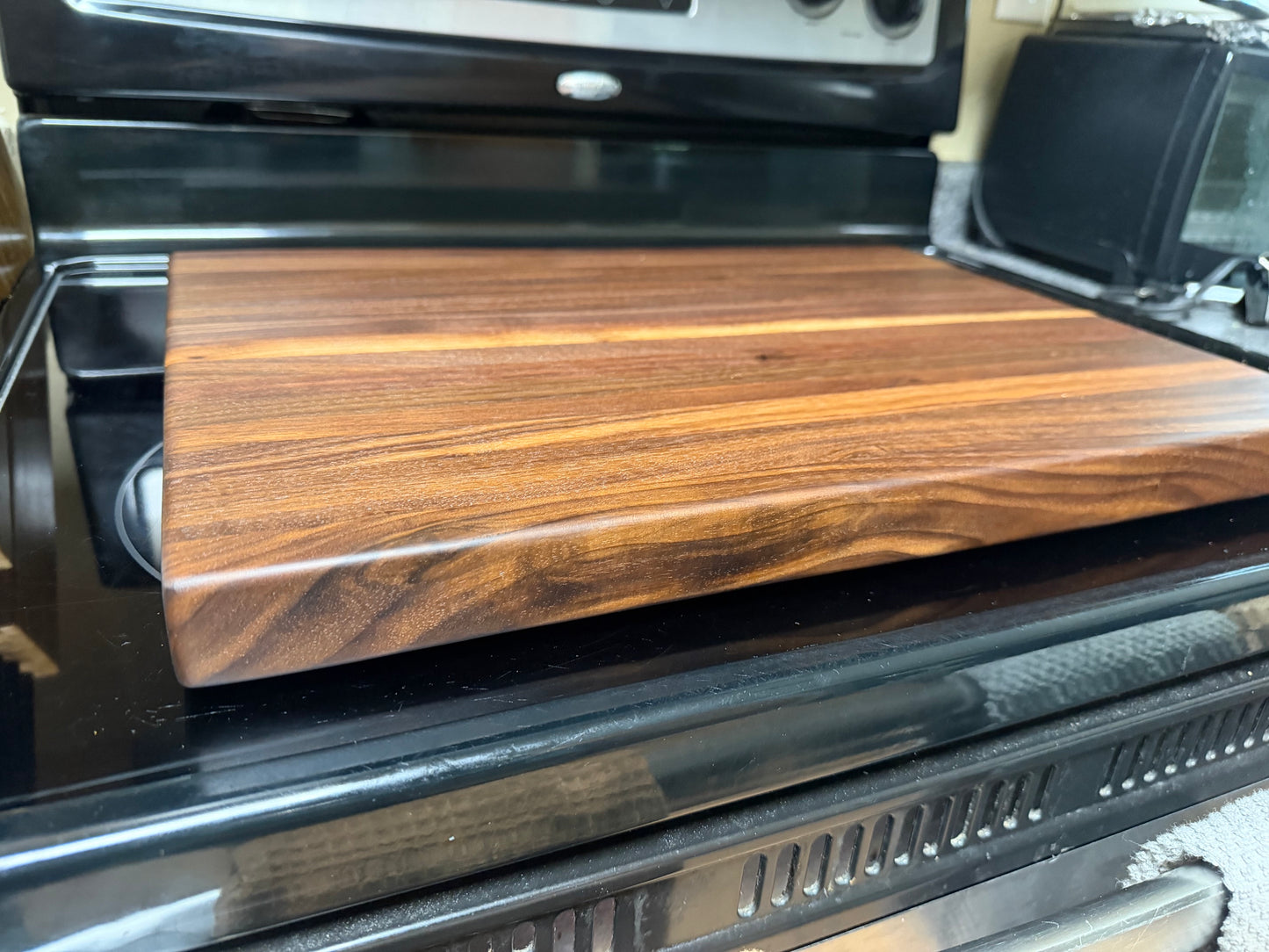 19"X13"X1-1/4"  Handcrafted Walnut Edge Grain Cutting Board
