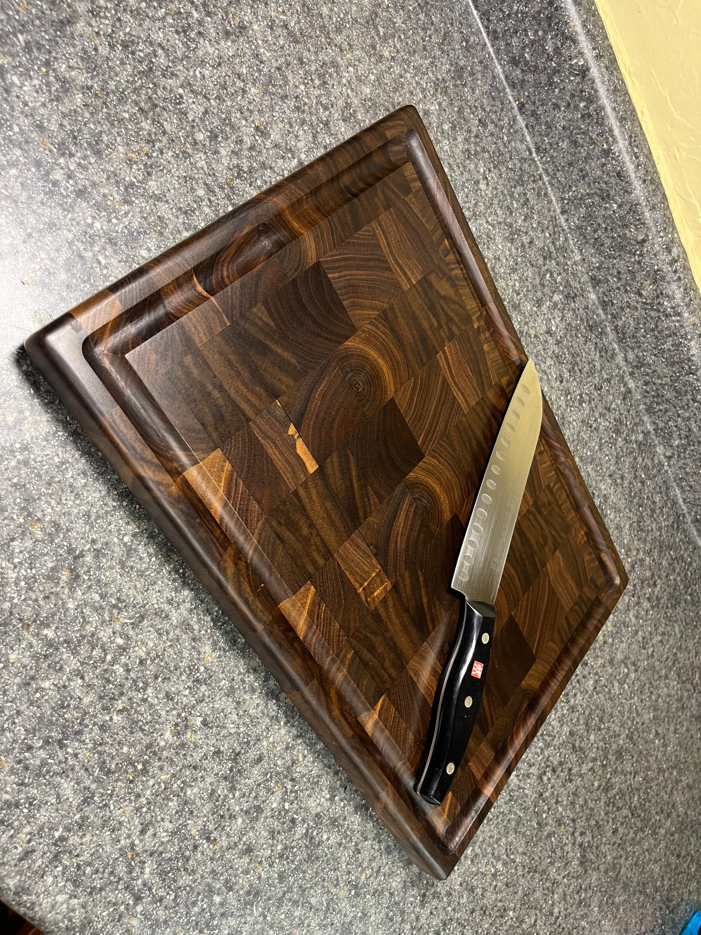 Walnut- End Grain Cutting Board w/juice groove– 16-¾" x 11-½" x 1-3/16"w/rubber feet