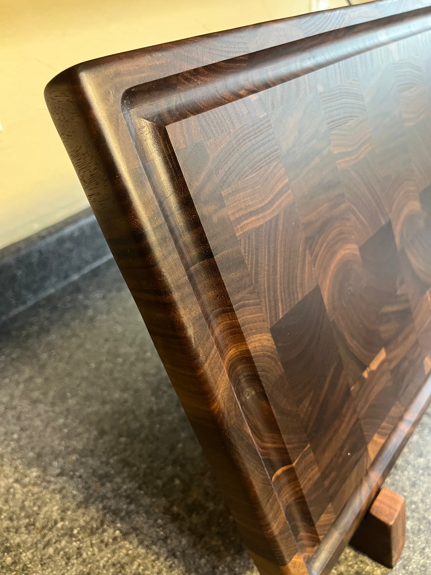 Walnut- End Grain Cutting Board w/juice groove– 16-¾" x 11-½" x 1-3/16"w/rubber feet