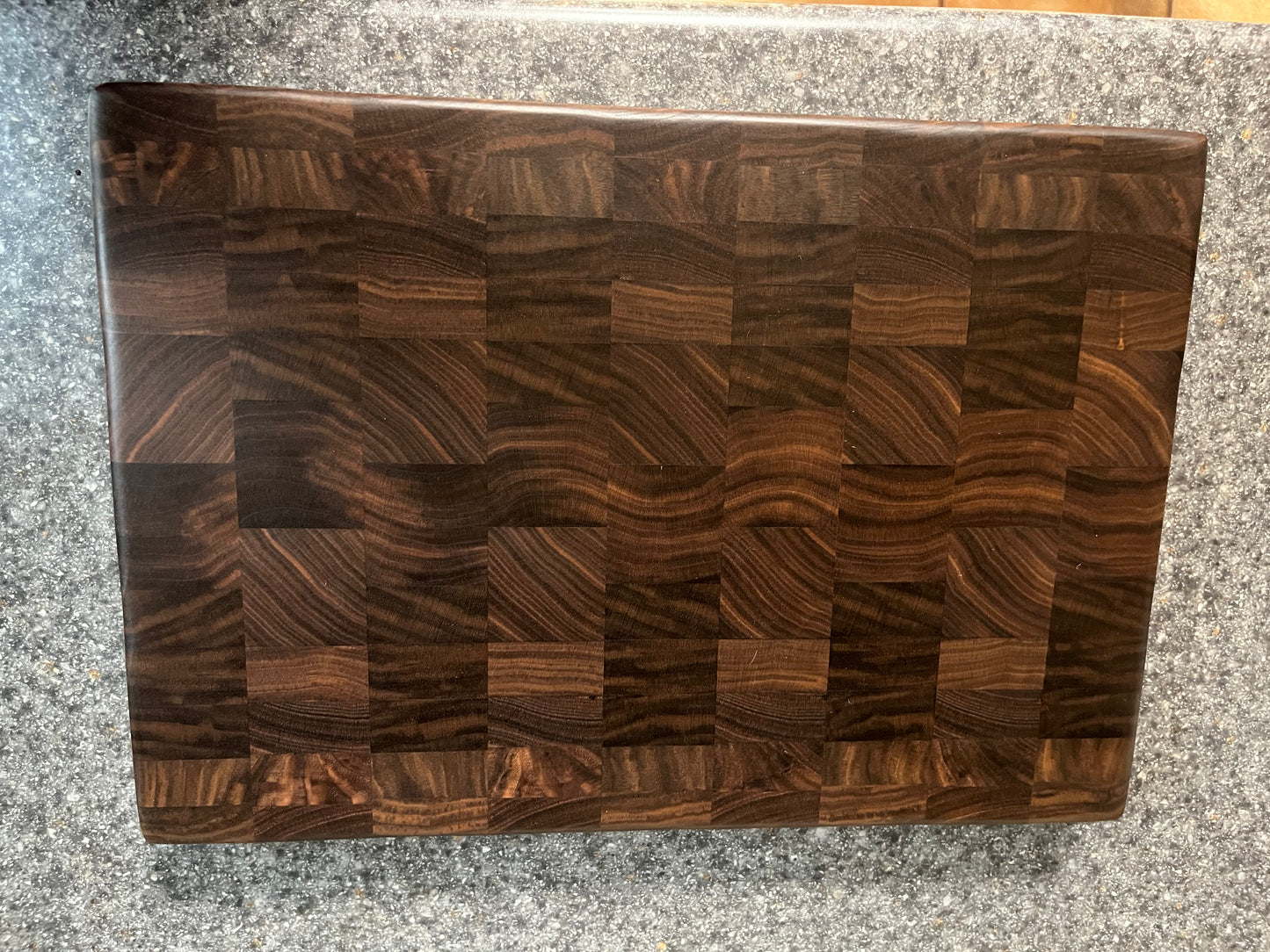 Walnut- End Grain Cutting Board – 16-1/2" x 11-1/2" x 1-1/4"