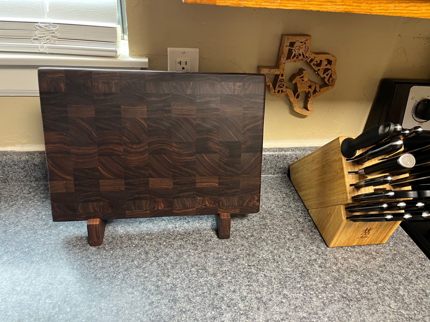 Walnut- End Grain Cutting Board – 16-1/2" x 11-1/2" x 1-1/4"