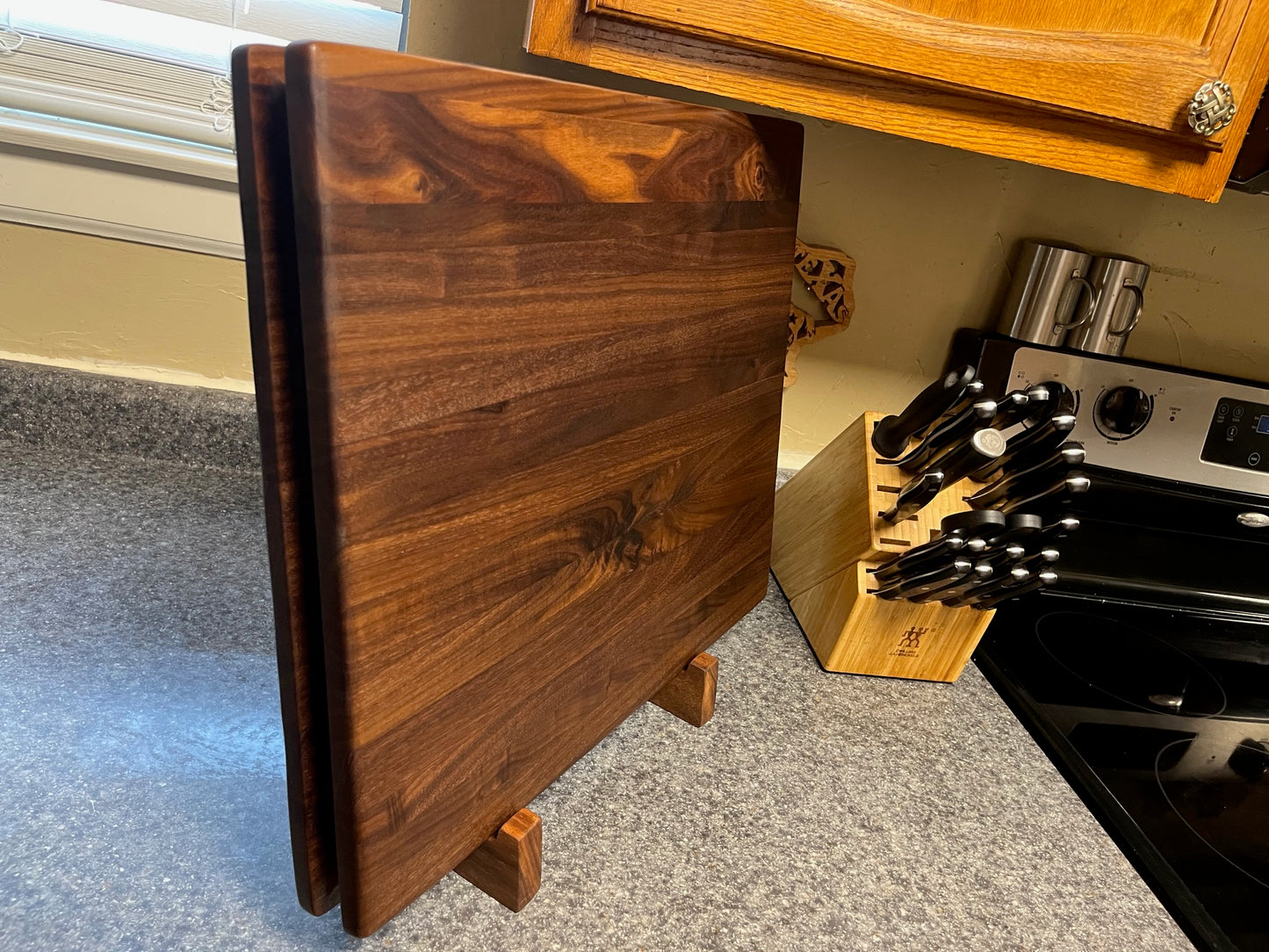 20"X16-1/4"X2" Walnut Edge Grain Cutting Board with unique hand all the way around the edges. No rubber feet.